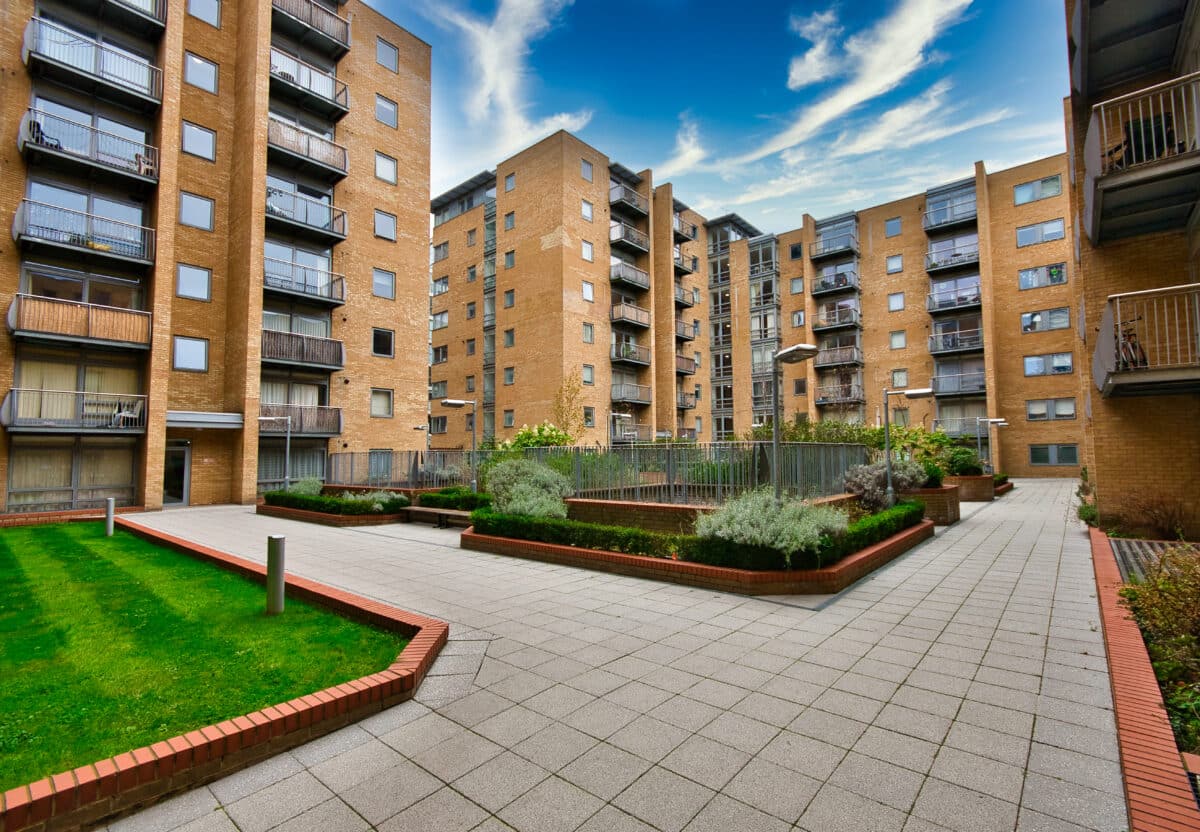 Modern,Apartment,Buildings,In,Canary,Wharf,London,Uk